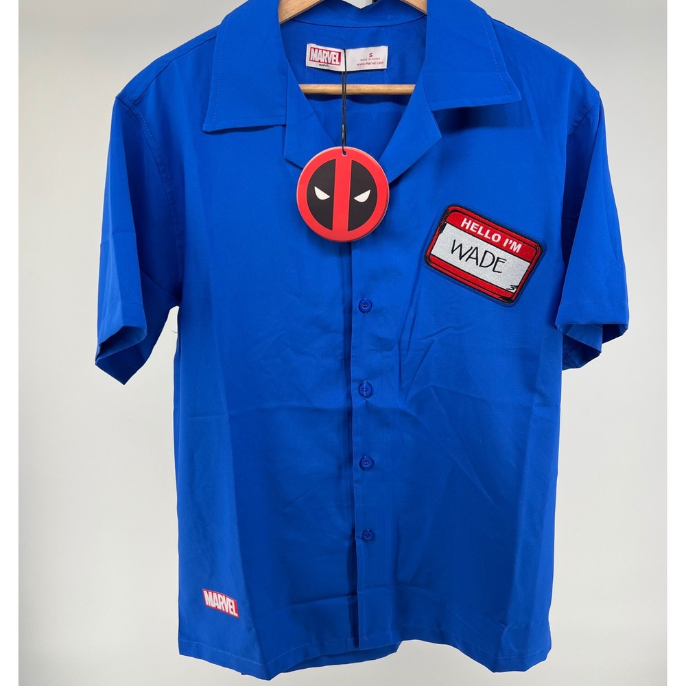 Marvel Deadpool "Hello I'm Wade" Graphic Button Up Short Sleeve Shirt Small NWT